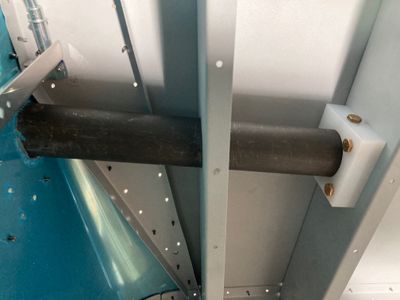 The left external step and the floor stiffeners