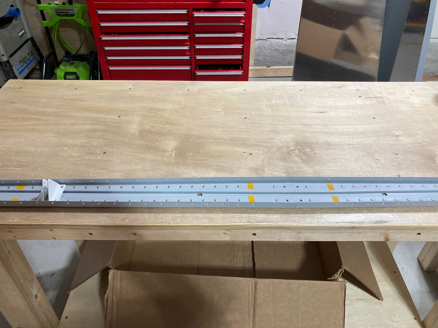 Assembling the rear spar