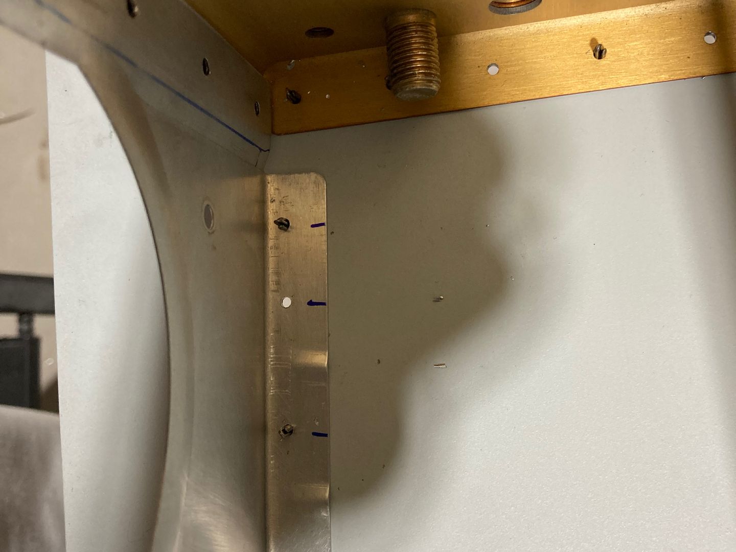 The rib is too much inside the fuselage.