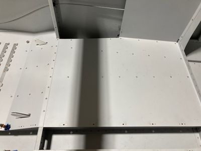 Riveted the right baggage floor