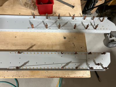 Riveting the spars