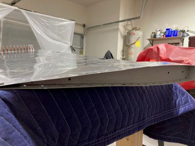 The rib trailing edge is narrow.