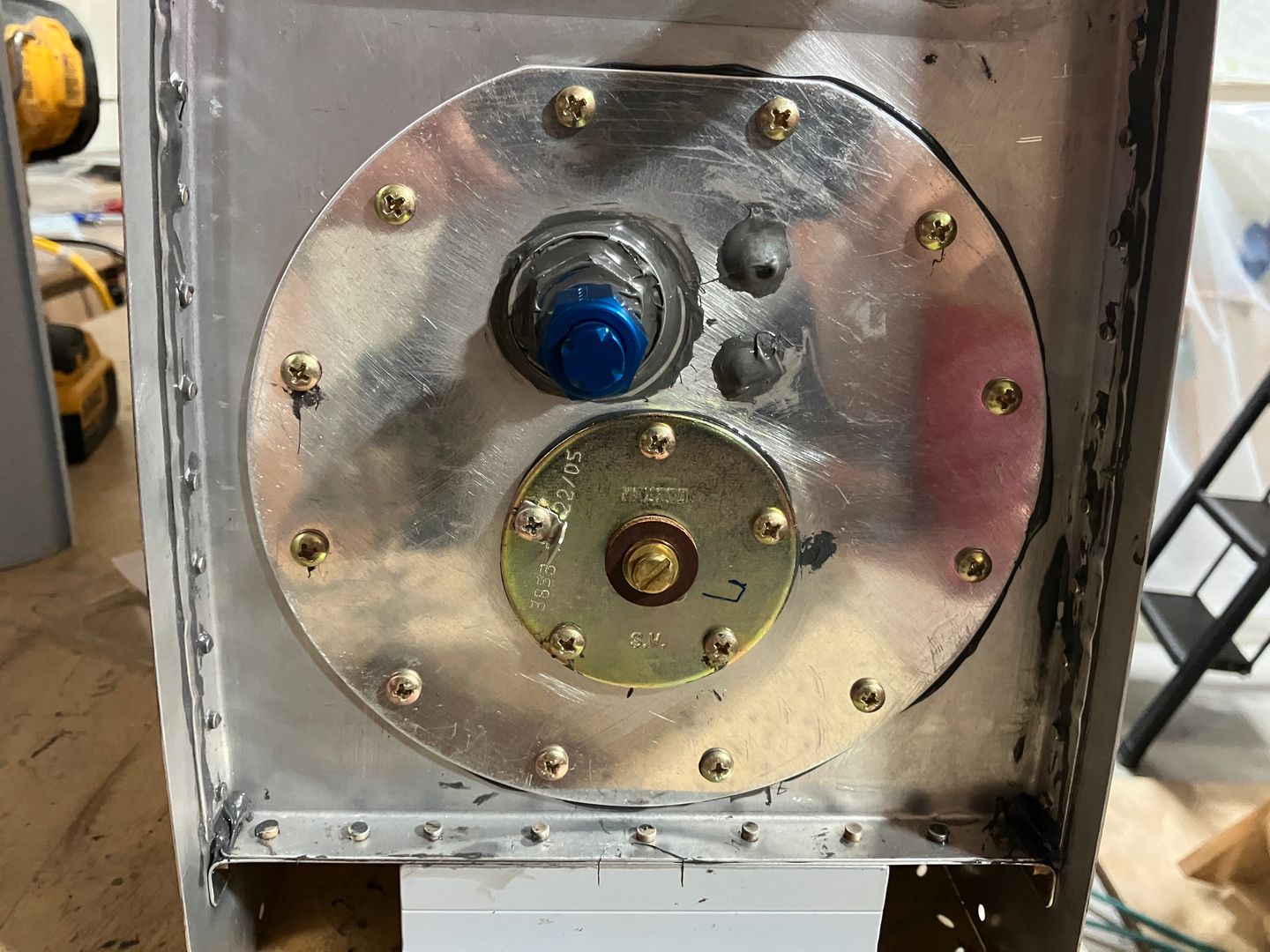 The cover plate is installed.