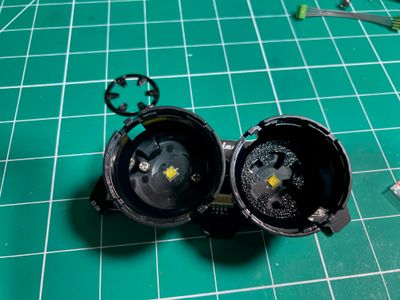 Little gizmo to help inserting the lens.