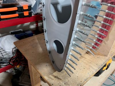 Priming the leading edge parts