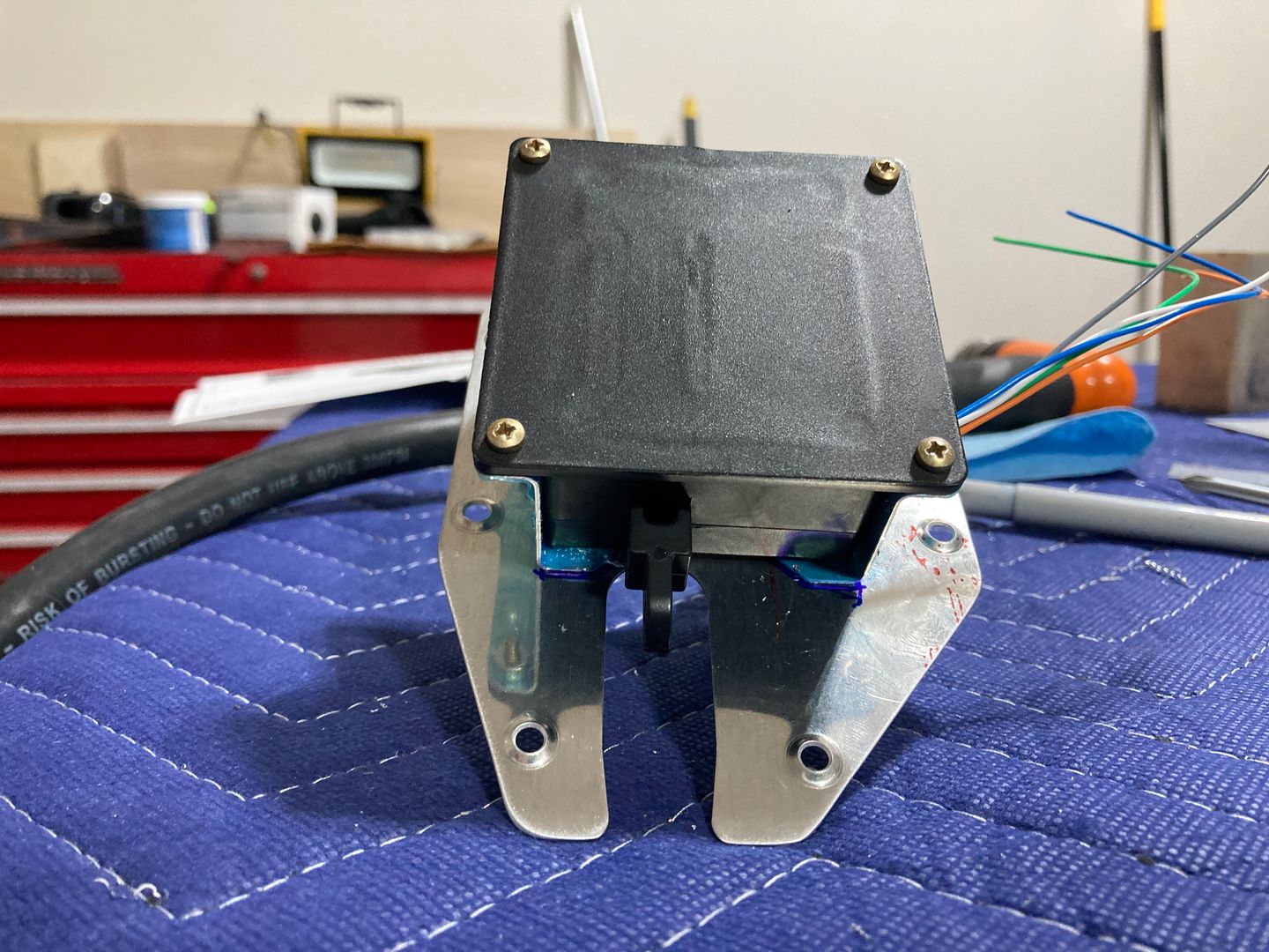 The servo temporarily fastened to the brackets.