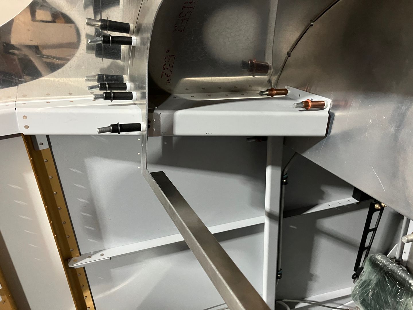 The side attachment points.