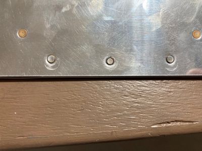 Squeezed trailing edge (bottom)
