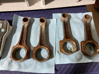 The connecting rods.