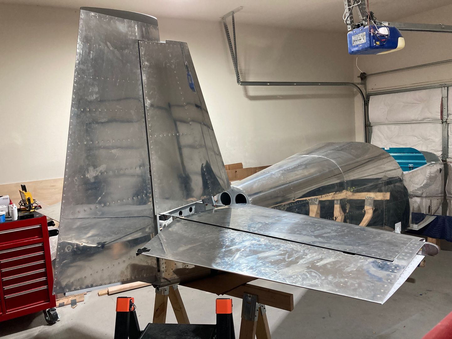 The whole empennage is attached.