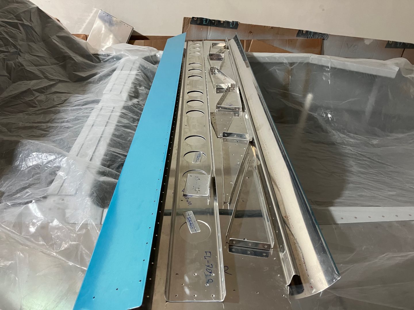 The right flaps parts.