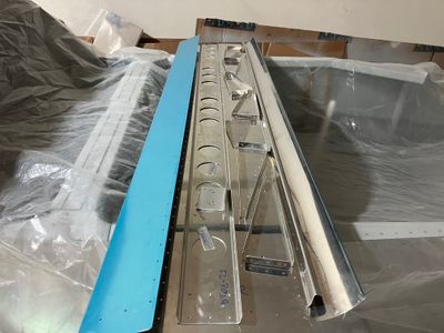 The right flaps parts.