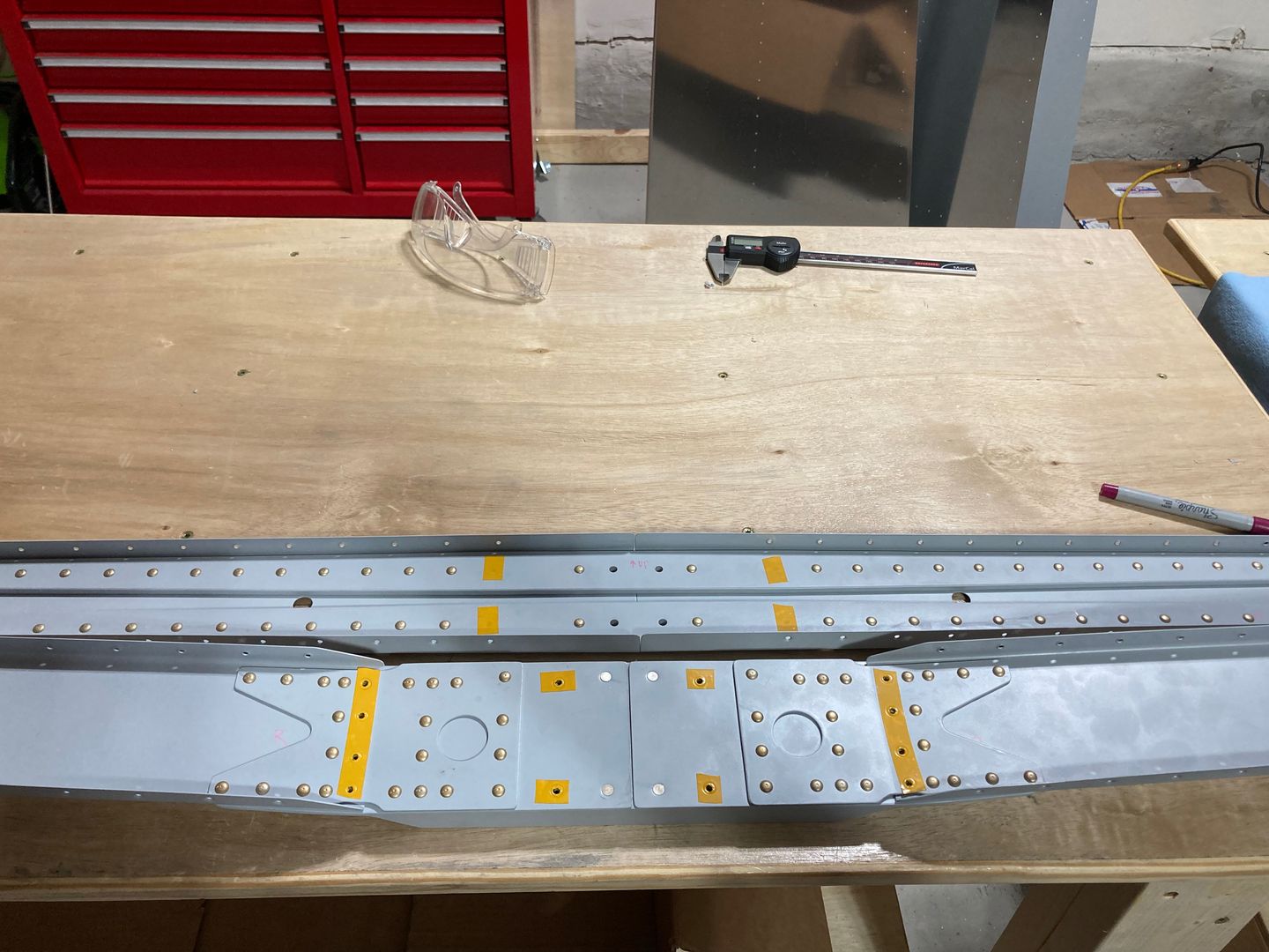 Both spars riveted.